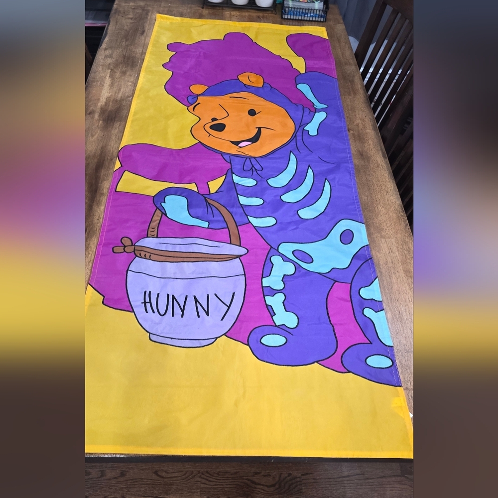VINTAGE WINNIE THE POOH BEAR HUNNY POT HALLOWEEN DOOR COVER 100% NYLON